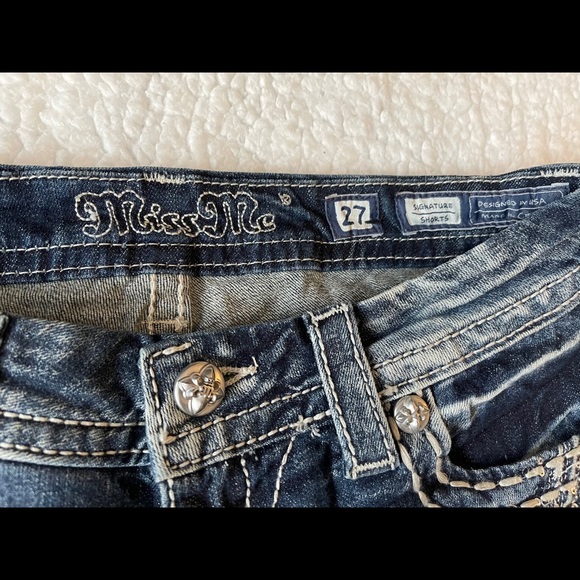 ✨SOLD✨ Miss Me Signature Shorts - Picture 5 of 6